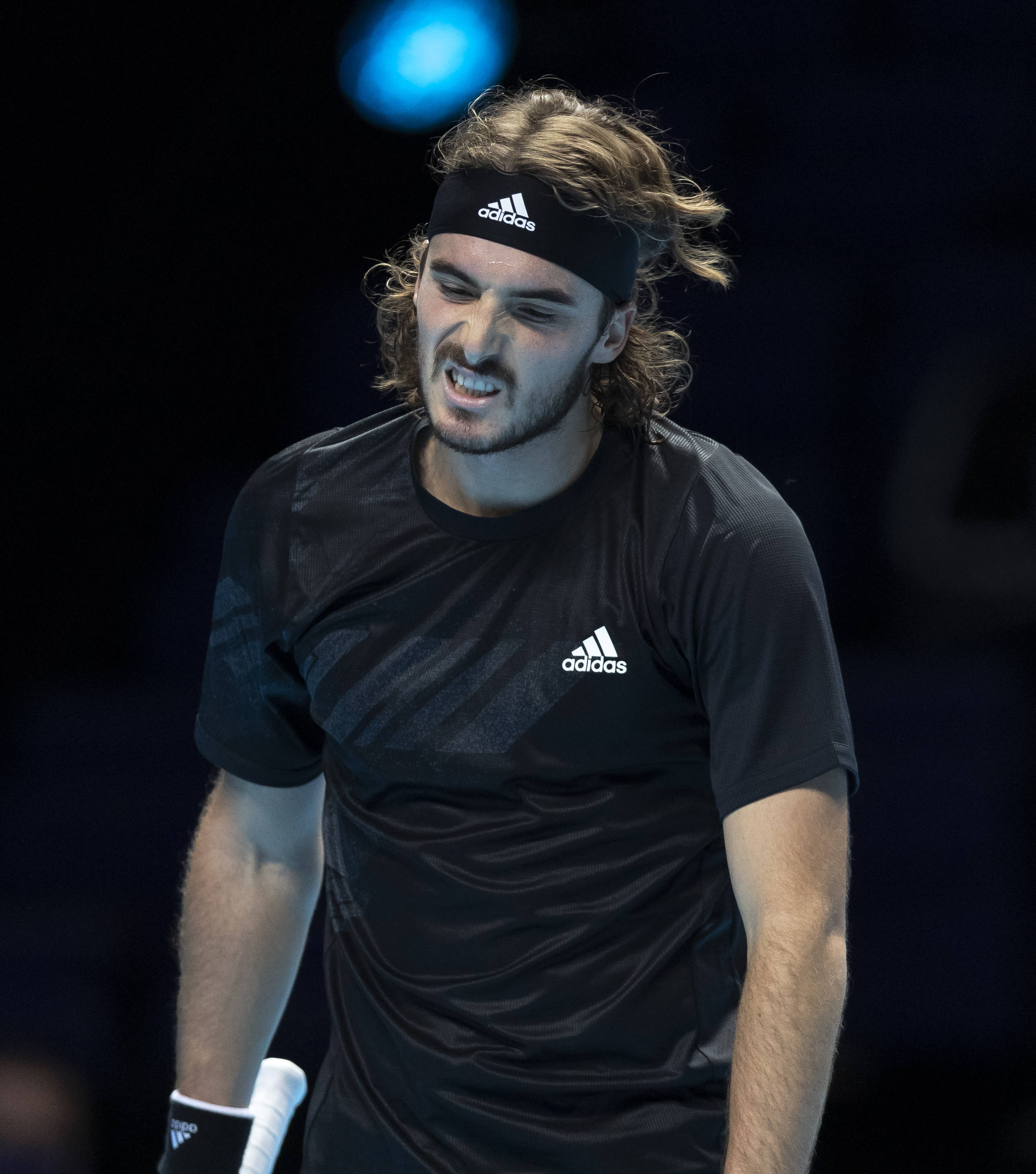 美国网球队险胜法国网球队，西西帕斯爆发神勇的简单介绍