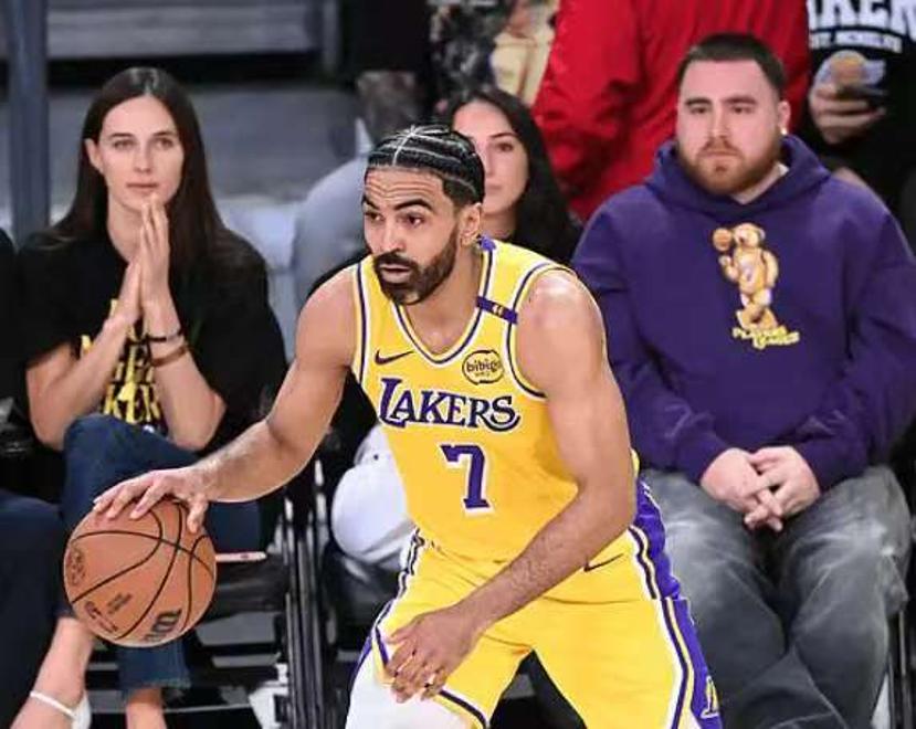 湖人完胜意大利男篮,卡鲁索完成帽子戏法 湖人完胜意大利男篮,卡鲁索完成帽子戏法