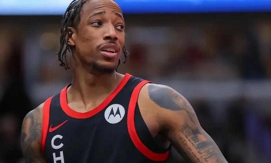 日本男篮翻盘法国男篮，莫里斯三分雨点燃全场