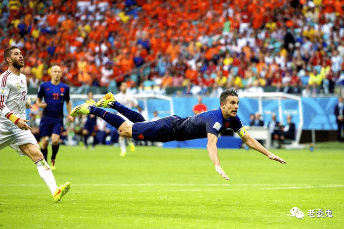 日本血洗中国，范佩西统治全场