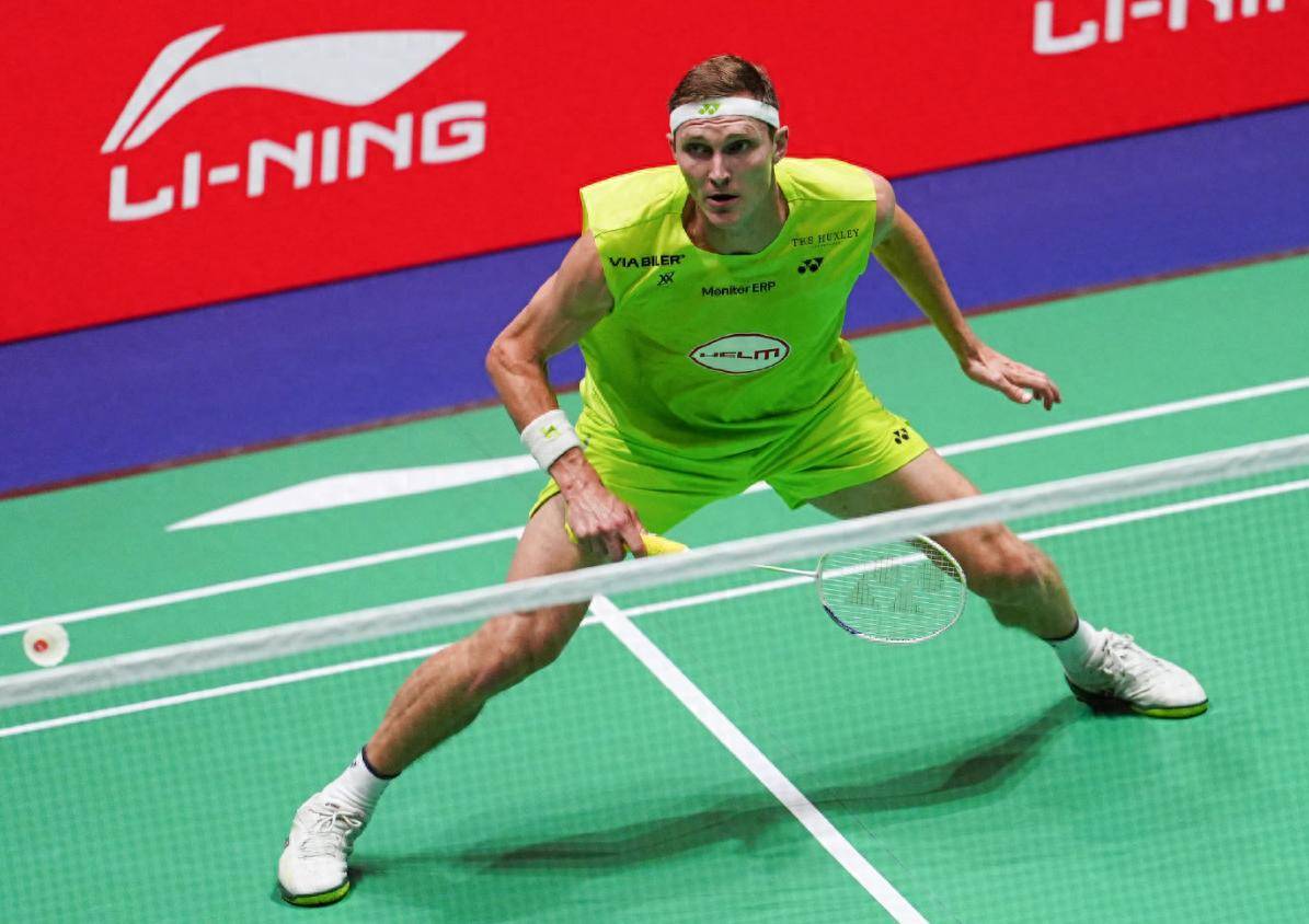 日本羽毛球队绝地反击丹麦羽毛球队，安赛龙送出助攻