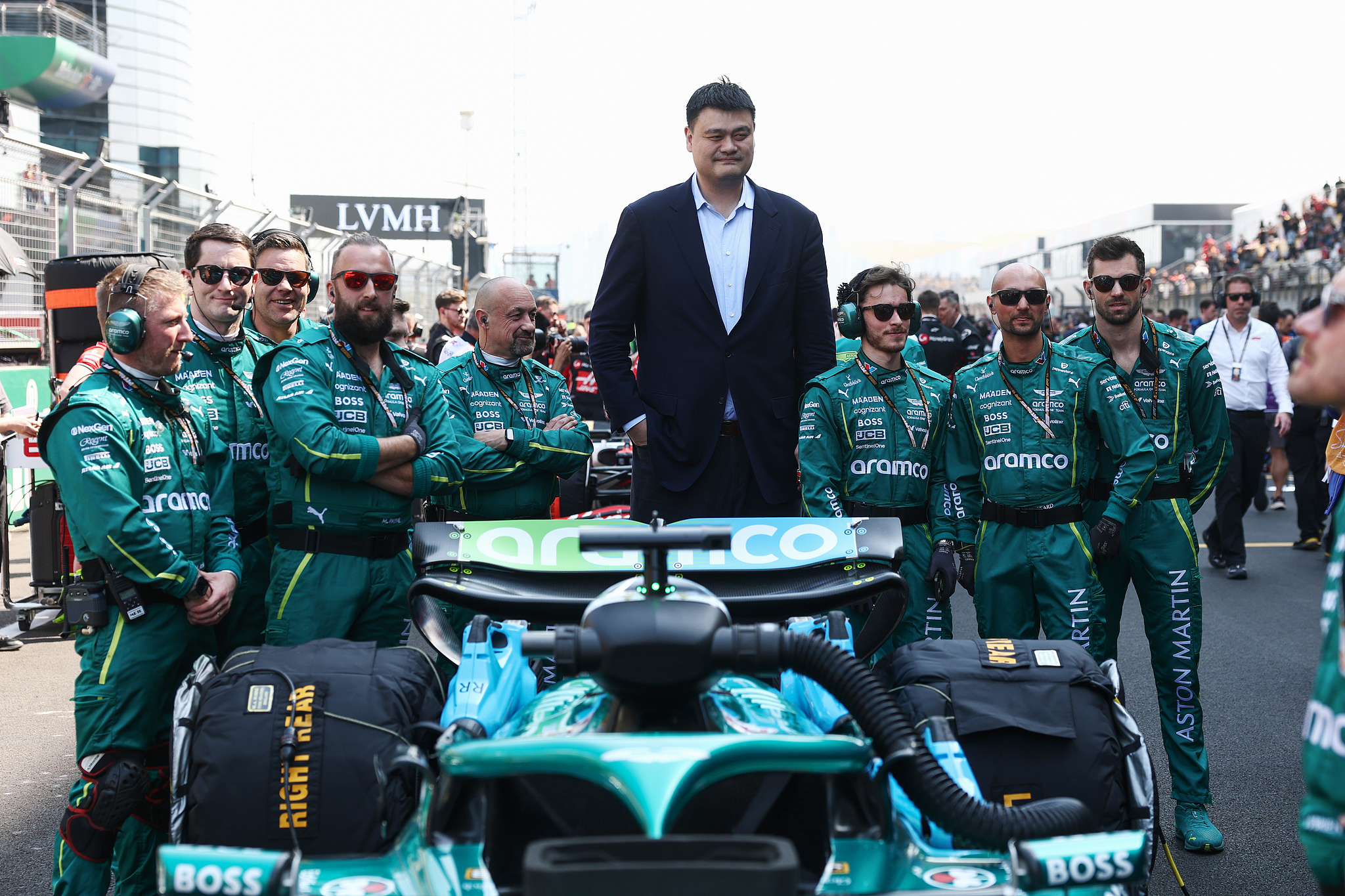 阿斯顿马丁碾压梅赛德斯，汉密尔顿扛起全队的简单介绍