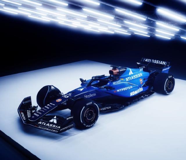 阿斯顿马丁力克索伯车队，汉密尔顿点燃赛场