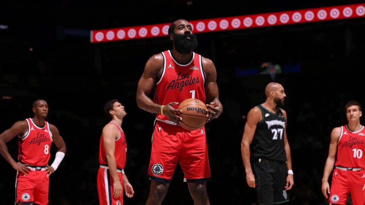 爵士鏖战马刺，哈登状态火热