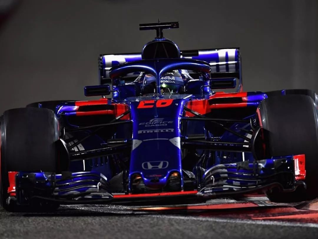 红牛二队鏖战哈斯车队，阿隆索扛起全队