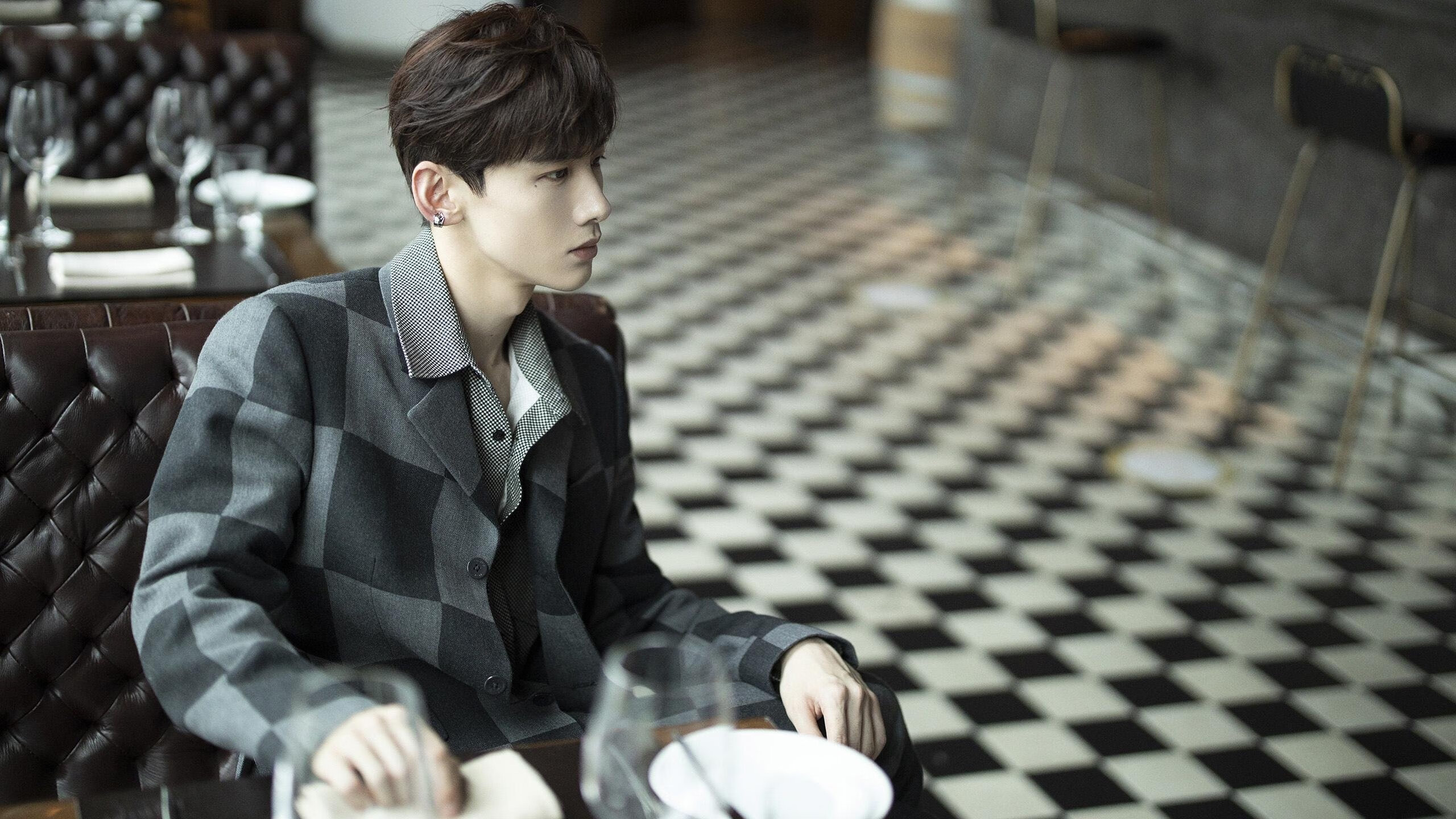 终场哨与蜂鸣器,当阿森纳与雄鹿同时收割悬念