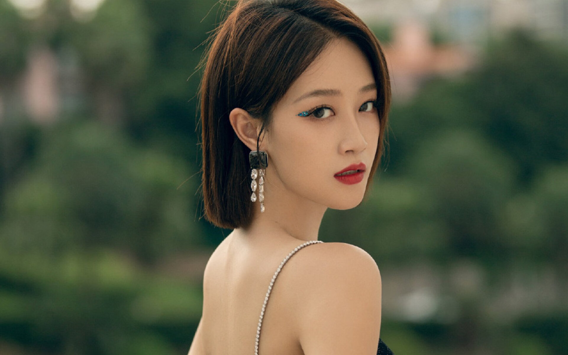 魔术终有被看穿时,爱德华兹撕下国王的隐身斗篷