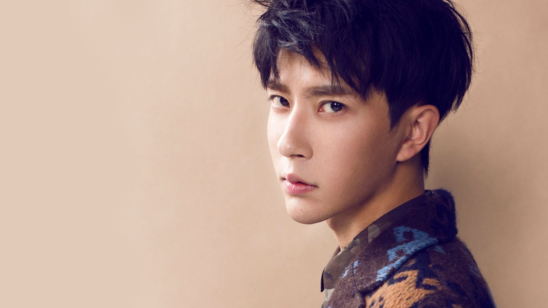 孤胆英雄，詹姆斯季后赛接管与东契奇横扫新疆的胜利哲学